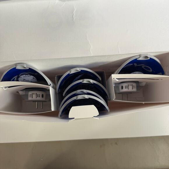 Zevo Flying Insect Trap Starter Kit, 2 Devices + 6 Refills new open box - Picture 6 of 6